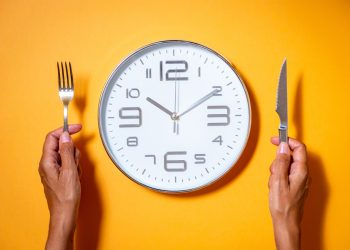 Early breakfast could help you live longer