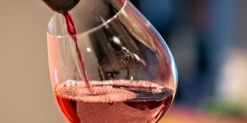 Heavy drinking linked to worse strokes